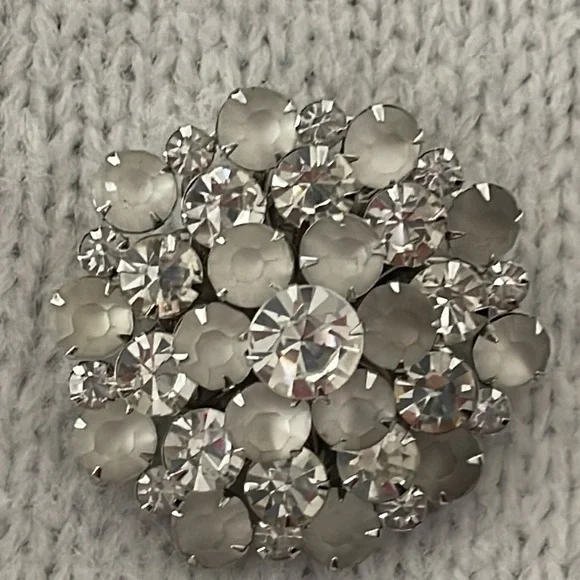 White and Crystal Pin by Lisa - Picture 2 of 7